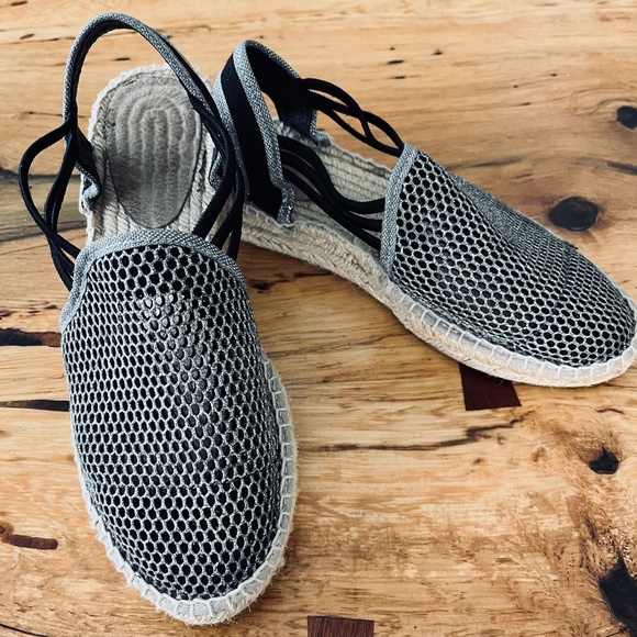 MADE IN SPAIN Women's Espadrilles US size 7 1/2 black & silver flat sole - Picture 9 of 9